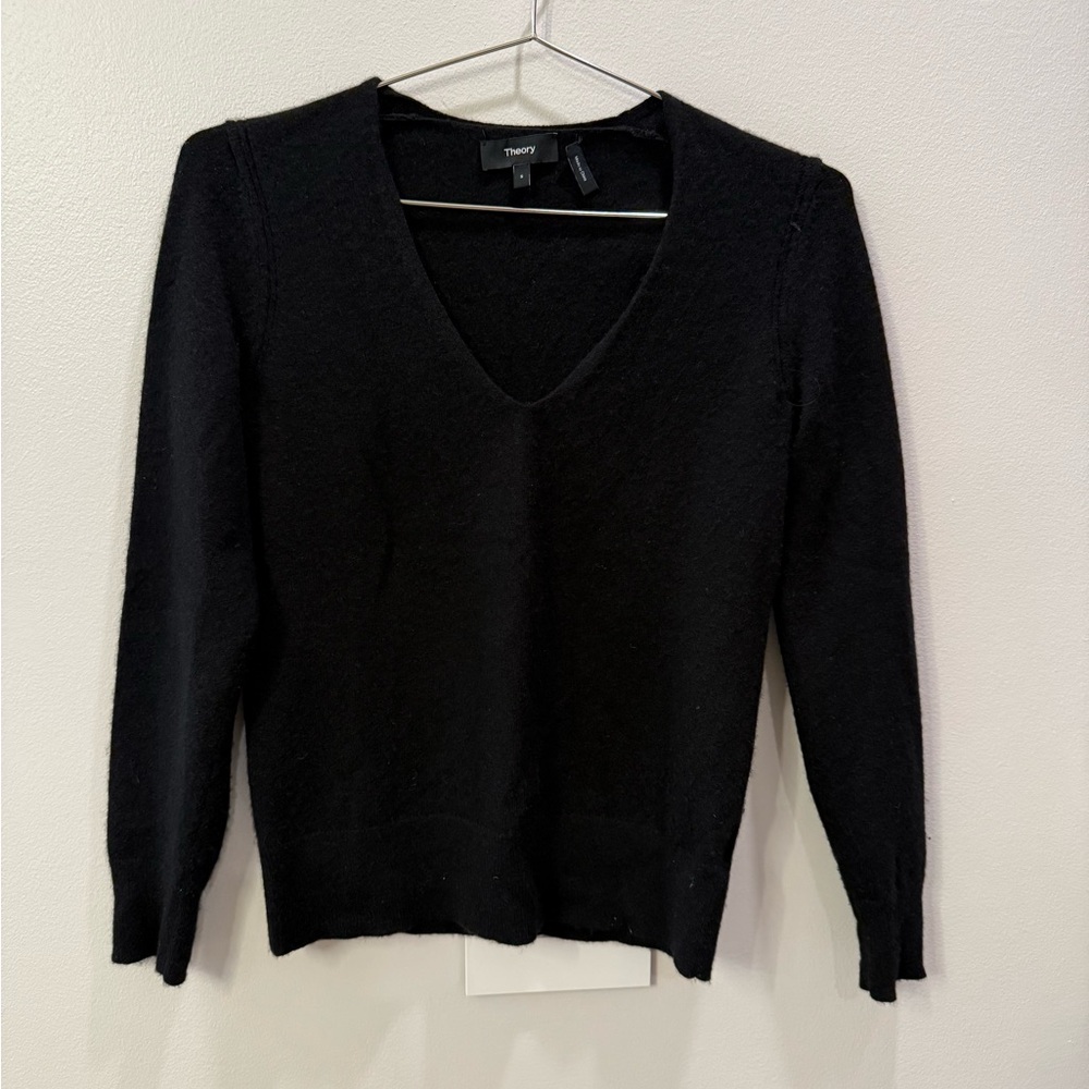 Theory Women's Cashmere Classic Black V-Neck Sweater Size S